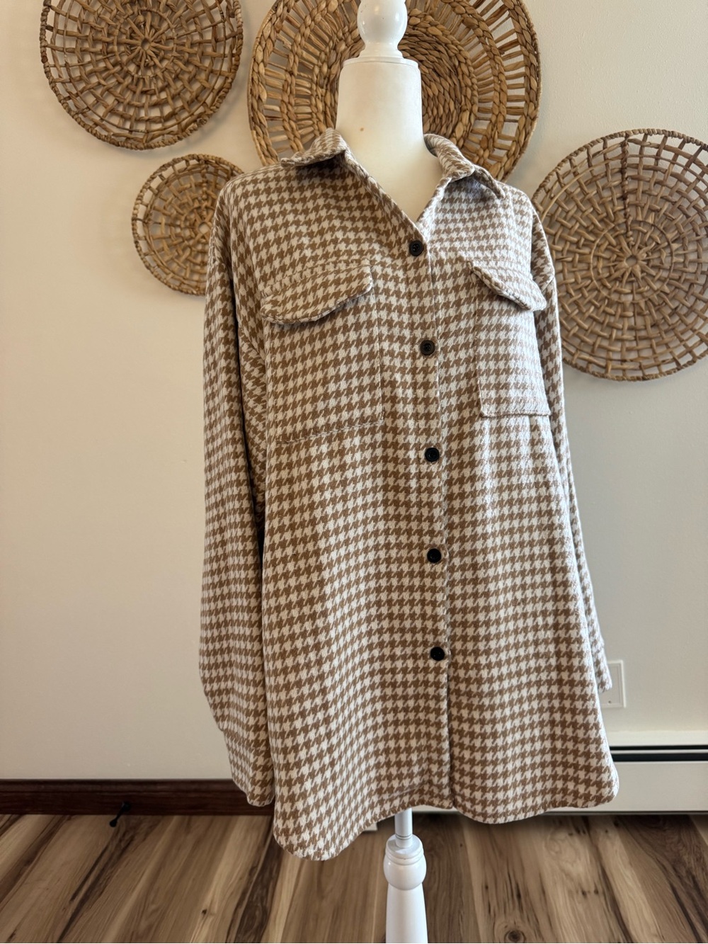 Houndstooth Button-Front Shacket in Beige and Cream